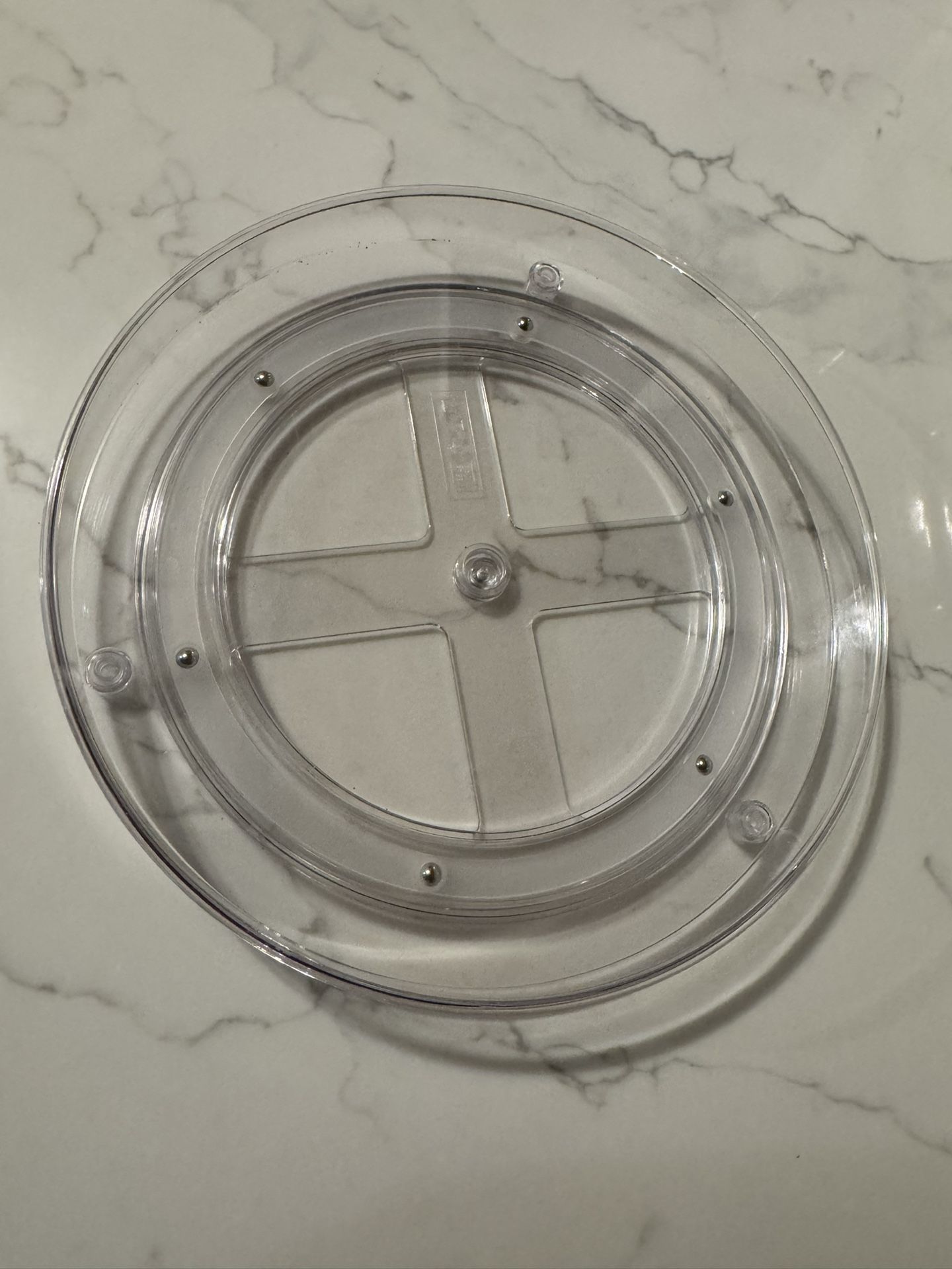 Clear plastic lazy Susan turntable