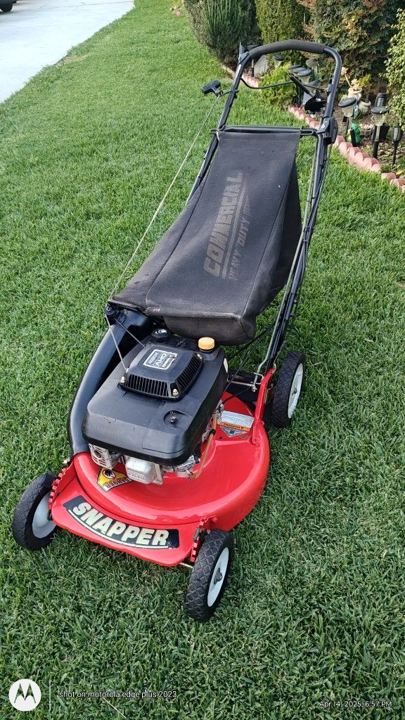 Snapper Commercial Lawn Mower