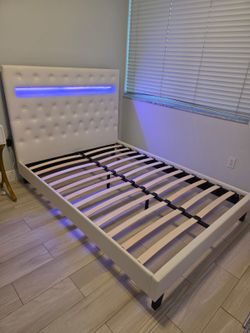Cama  Led blanca