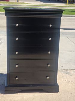 DRESSER