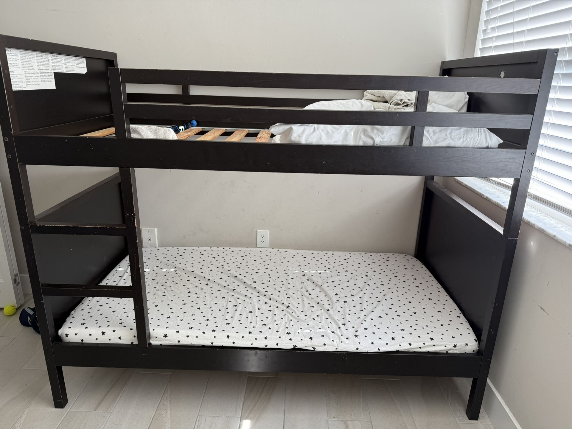 Twin Bunk Bed With 2 Mattresses 