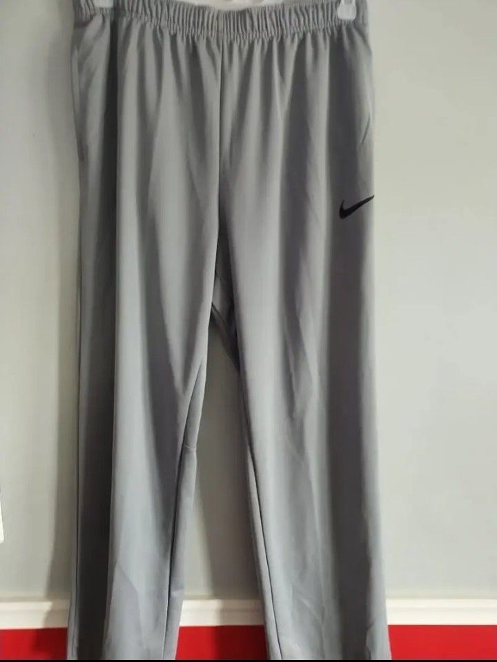 NIKE - TRACK / SWEATPANTS.... In Excellent Like New Condition