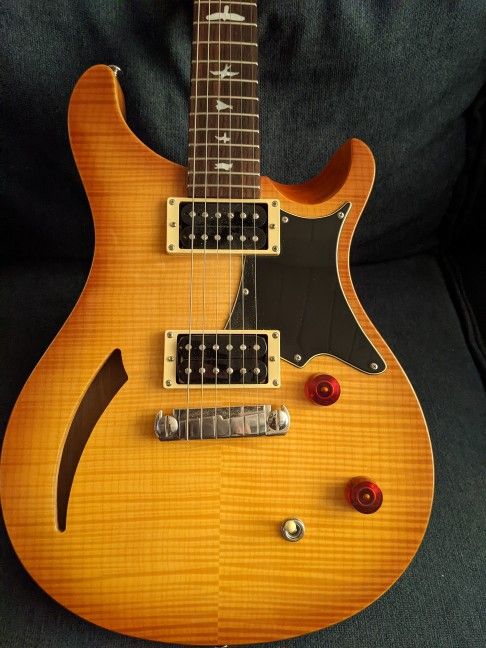 PRS SE Custom 22 Semi-Hollowbody Body Electric Guitar.