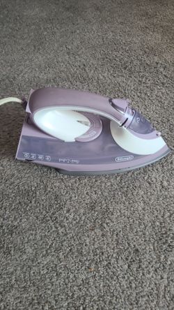 DeLonghi Easy Turbo steam iron (model FXG175AT) 1750 watts in purple and white.