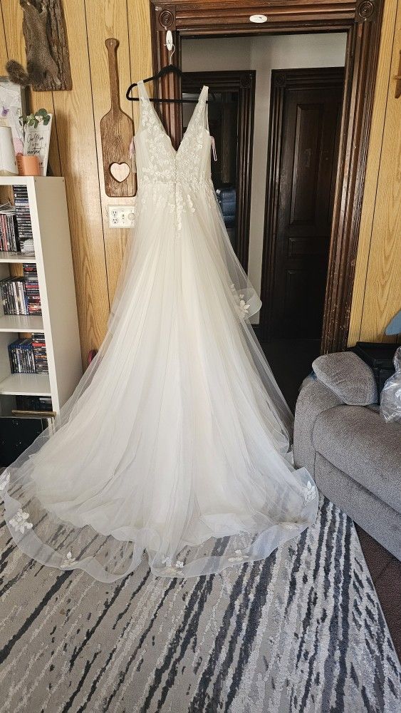 Never Used Wedding Dress