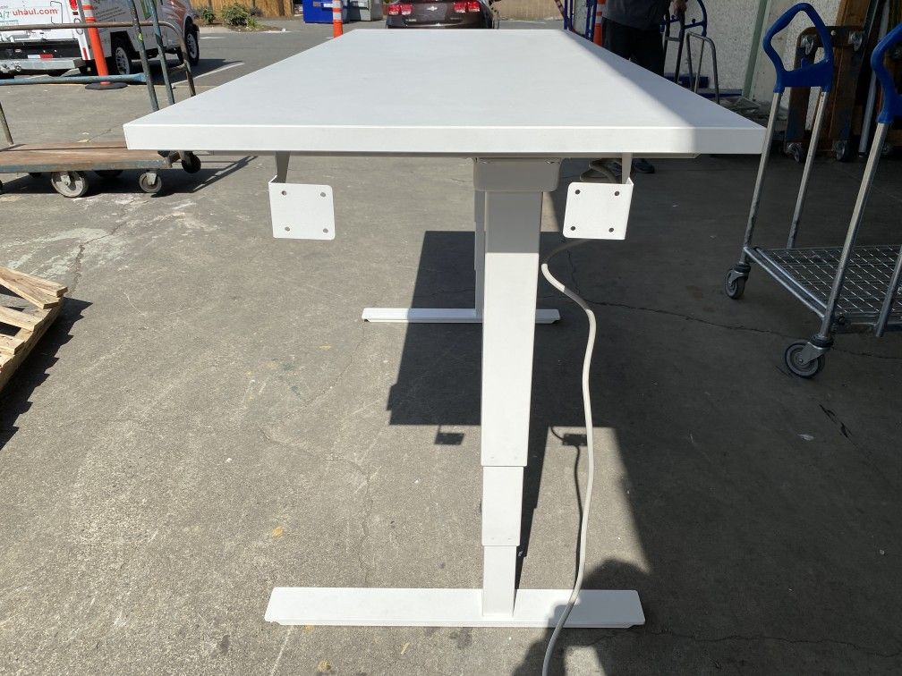 HAWORTH Electric SittoStand Desk for Sale in Auburn, WA OfferUp
