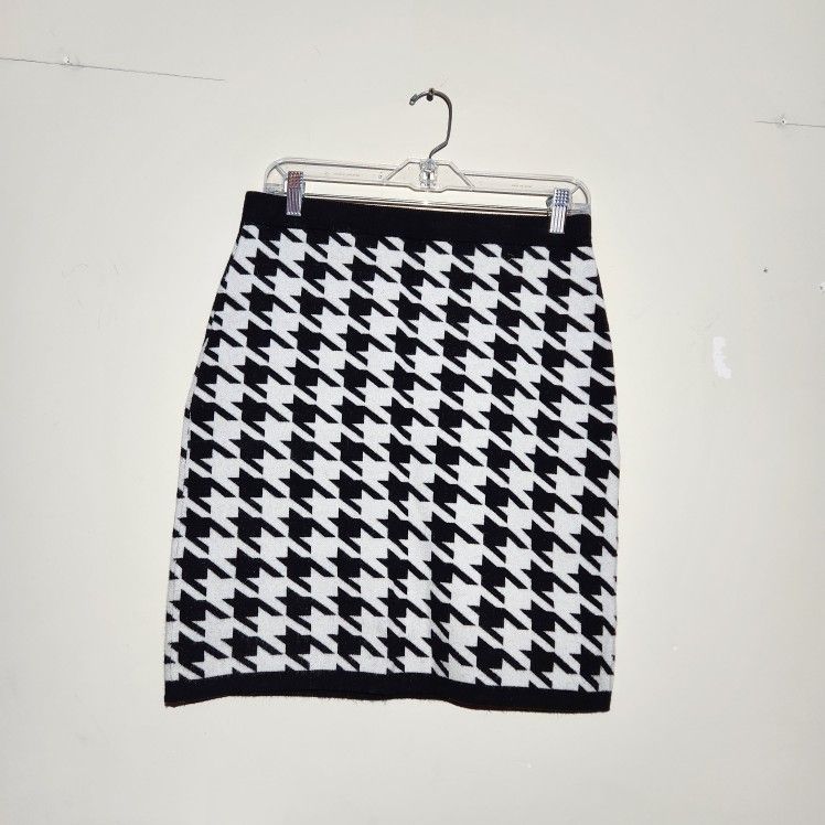 Houndstooth Pencil Skirt