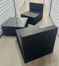Table with 2 chairs