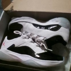 Women's Size 7 Jordan Retro 11 CMFT LOW 