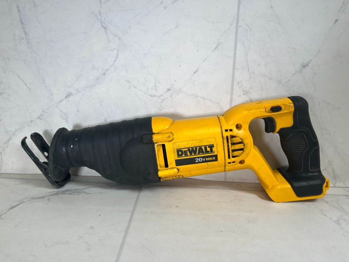 DeWalt DCS381 20V MAX Cordless Reciprocating Saw – Pre-Owned (A1G010331)