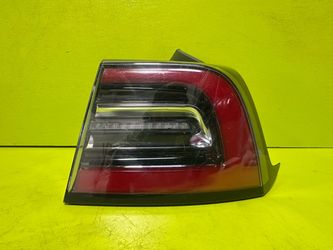 2017 - 2023 Tesla Model 3 Model Y Right Passenger Side Tail Light OEM 3 Pin