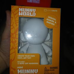 Munny World Mini Lootcrate Exclusive 