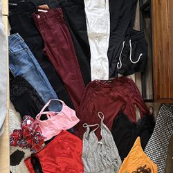 HUGE Women's Clothing Bundle with 30 pieces! for Sale in