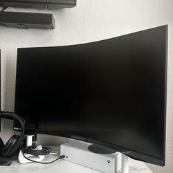 Samsung G7 Gaming Monitor