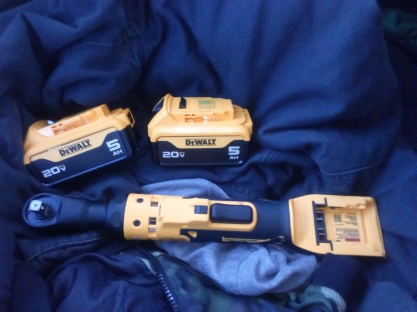 DeWalt 3/8 Ratchet And 2 20v Batteries
