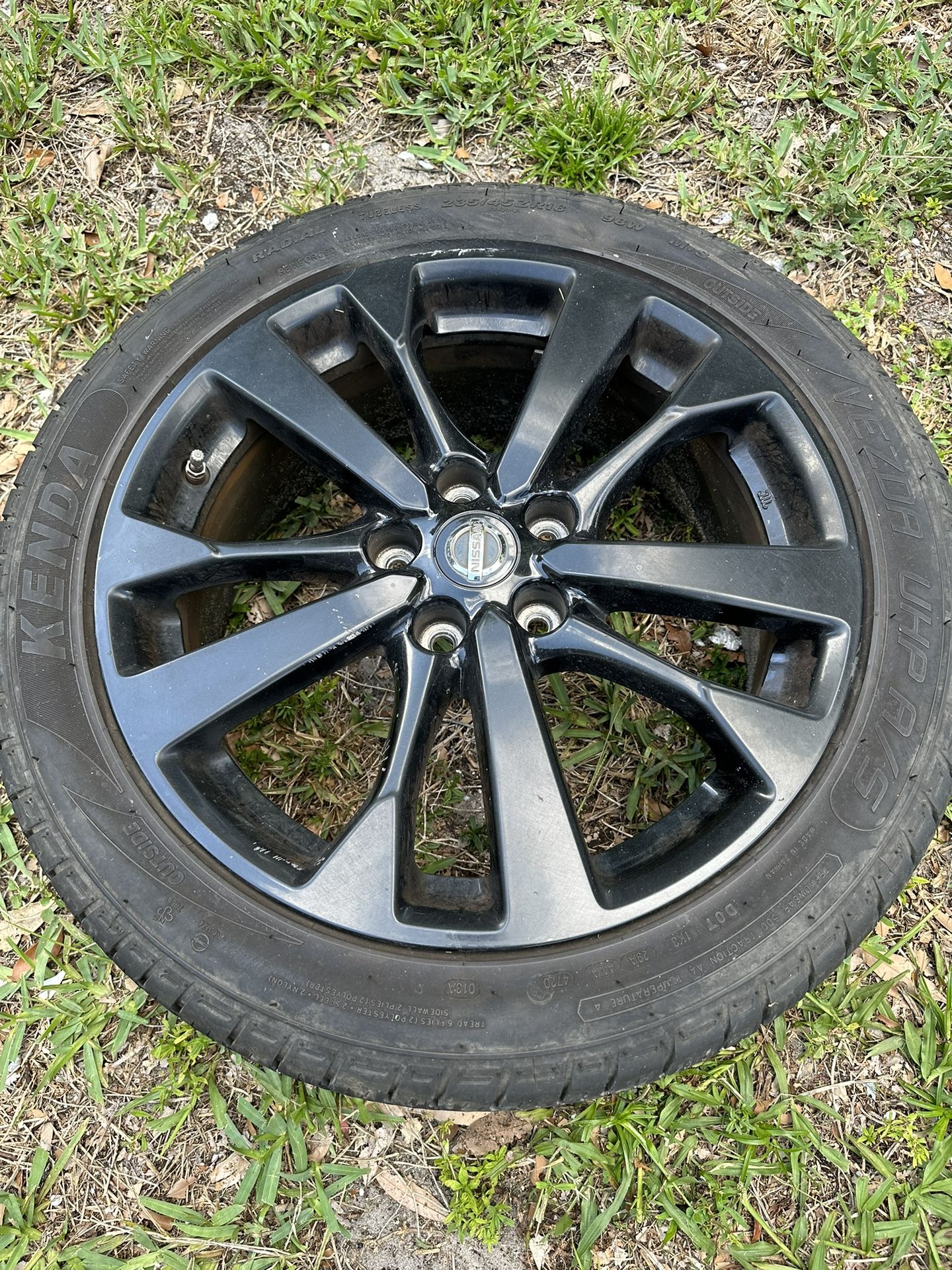 Nissan Altima SR Rim With Tire