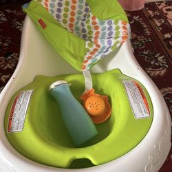 Like NEW Fisher price convertible 4 In 1 Bath Tub From Newborn To Toddler 