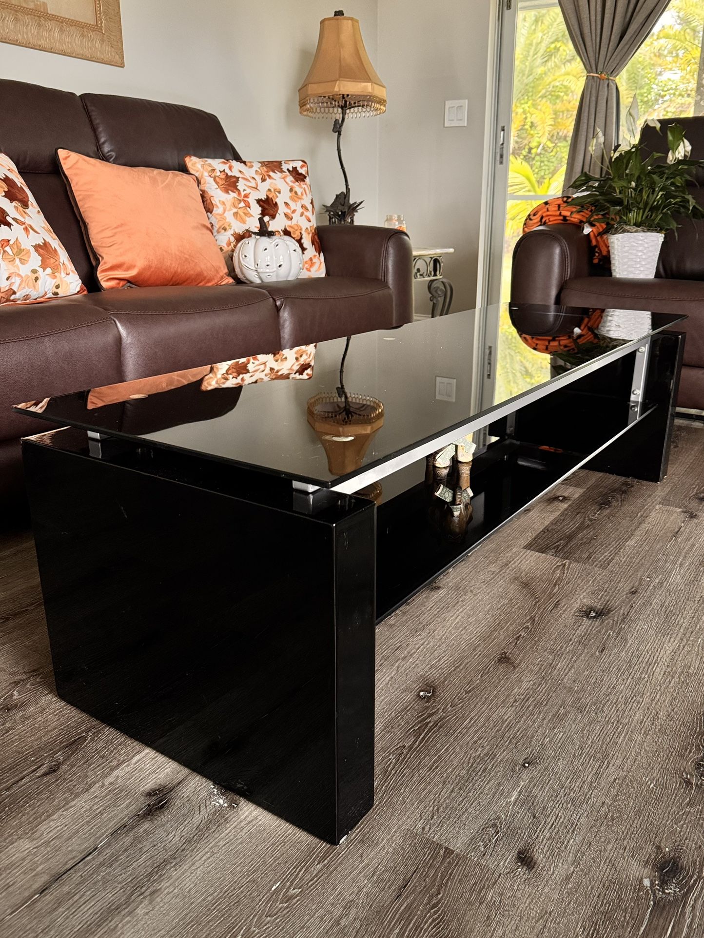 Modern Black Glass Coffee Table β Sleek Elegance for Contemporary Living
