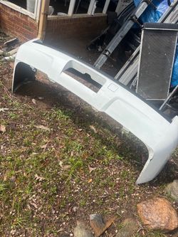 2011 Chevy Tahoe back bumper in good condition
