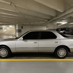 1991 Lexus LS 400