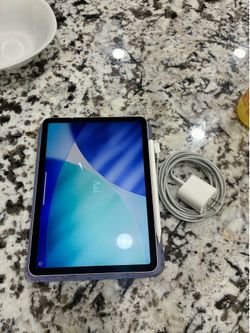 iPad Air 5th generation w/ Apple Pencil 64gb