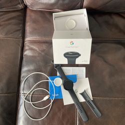 Google Pixel Watch With Fitbit 