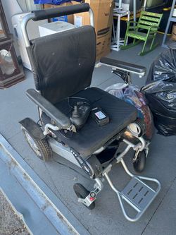 Electric handicap wheelchair
