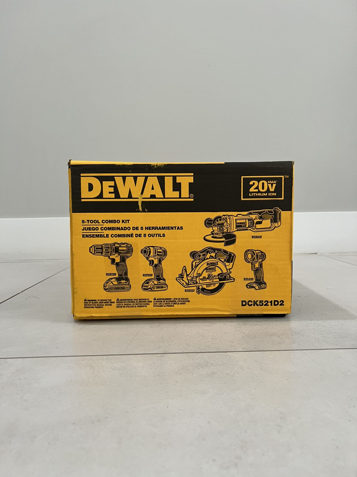 DEWALT 20-Volt MAX Cordless Combo Kit (5-Tool) with (2) 20-Volt 2.0Ah  Batteries  Charger for Sale in Medley, FL OfferUp