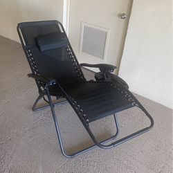 2 Reclining Beach Chairs