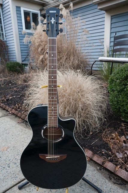 Yamaha APX 500 Acoustic Electric Guitar. New tuning pegs and strings.