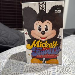 Mickey Family Pop Mart 