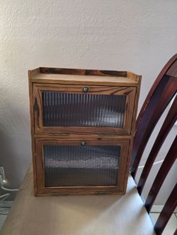 Cute cabinet.