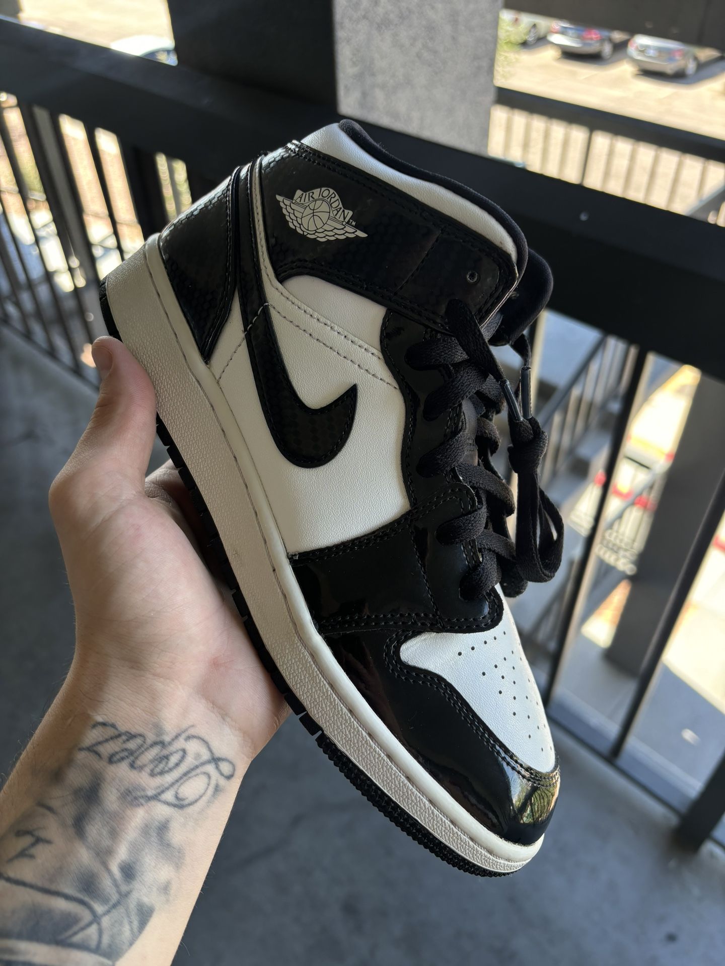 Jordan 1 Mid “Carbon Fiber”