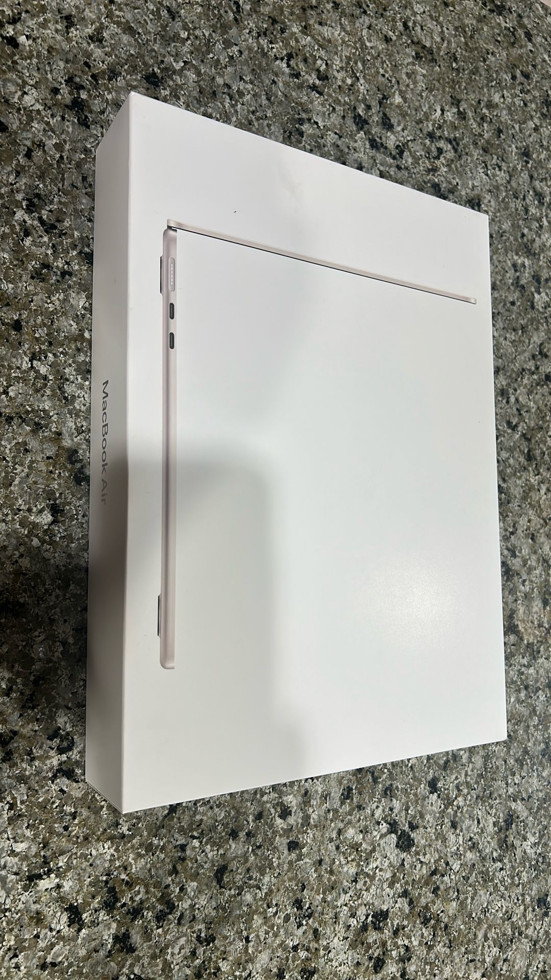 MacBook. air M4 16 Inch 256gb Storage Sealed