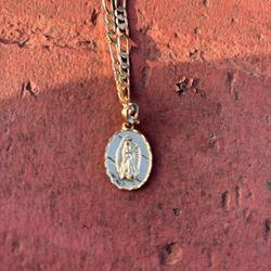 Gold Plated/Laminado Saint Mary Necklace 