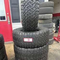 Nice set of 4 Bfgoodrich Tires 285/70/17