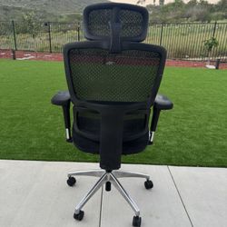 All mesh high back fully adjustable office chair with headrest