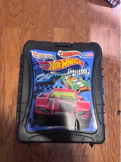 Hot wheels suitcase w/ cars