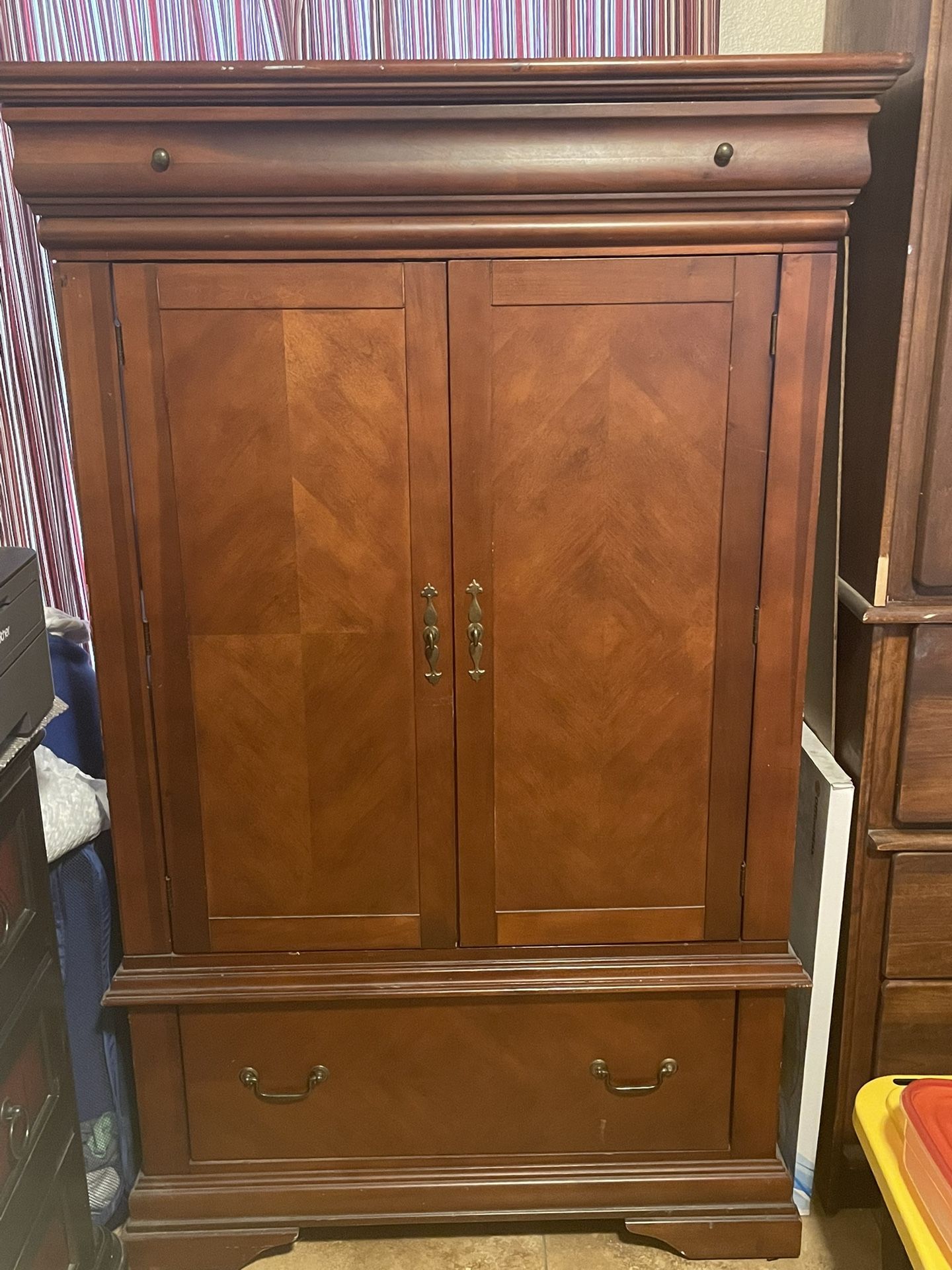 Armoire/ Entertainment Center