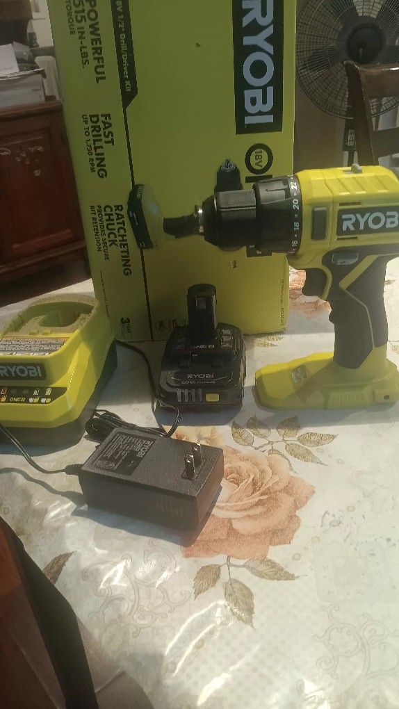 RYOBI 18V 1/2" DRILL/DRIVER KIT BATTERY AND CHARGER