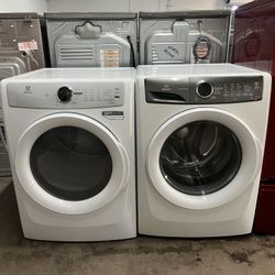 ELECTROLUX WASHER & ELECTRIC DRYER SET! 