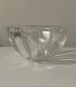 Large Clear Glass Serving & Decorative Bowl (9x5)