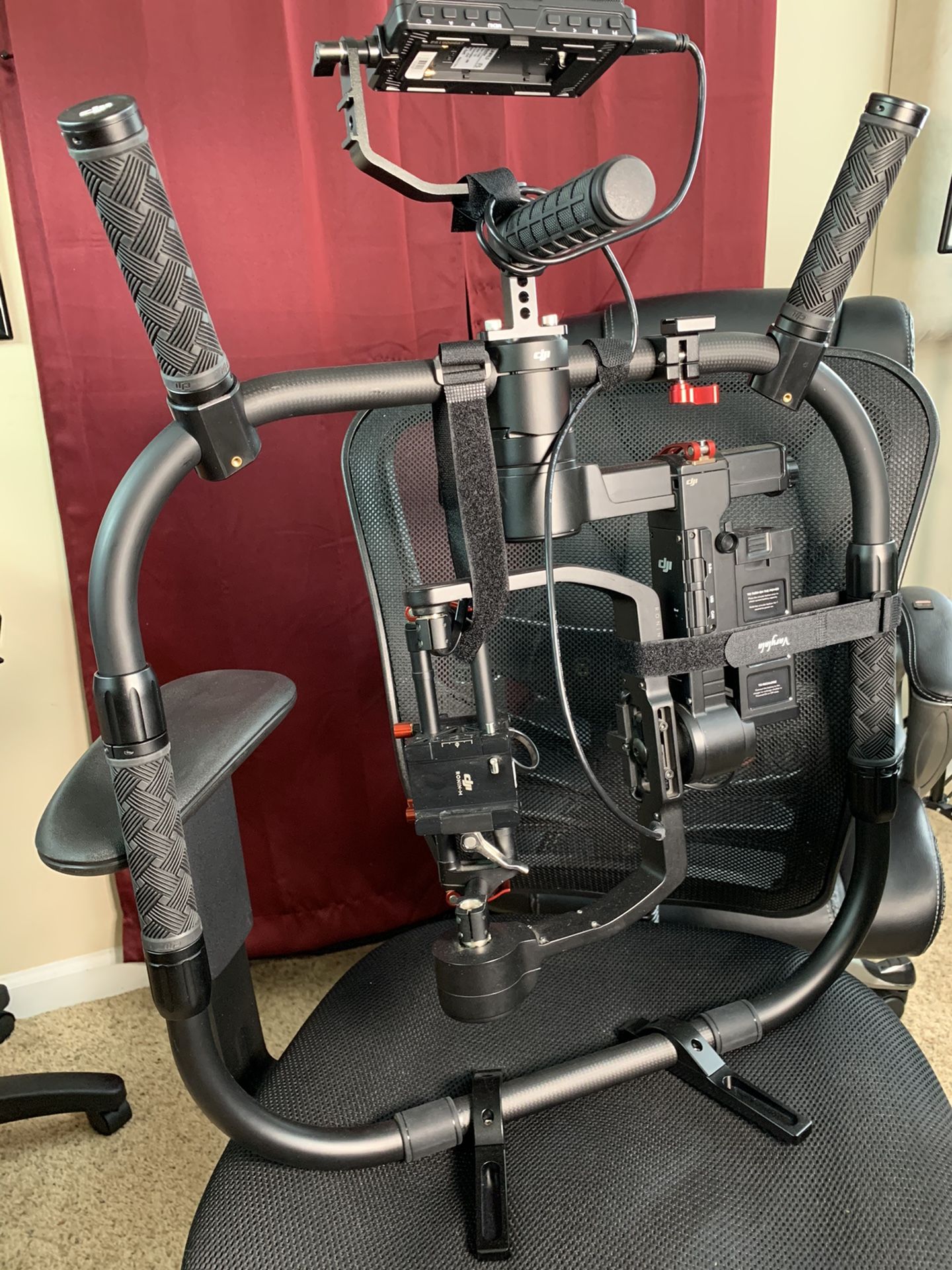 DJI Ronin-M 3-Axis Handheld Gimbal Stabilizer With Grip Stand, Legs ( feet ), 4K Screen