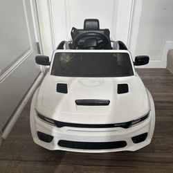Dodge Charger SRT Hellcat Ride on Toy