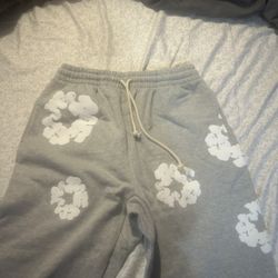 demim tear sweatpants 