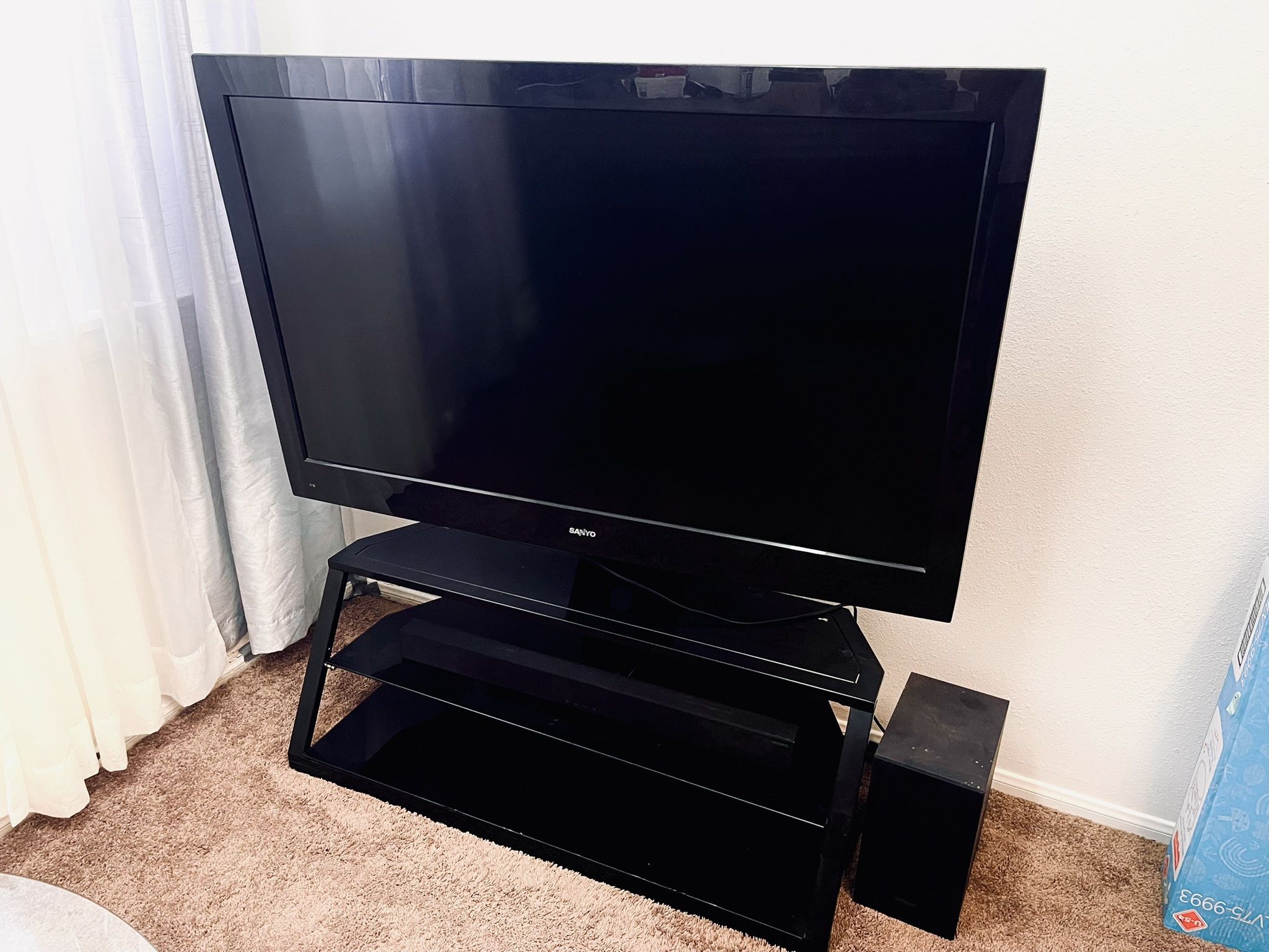 51inch Sanyo Tv With remote And Strong Glass Stand