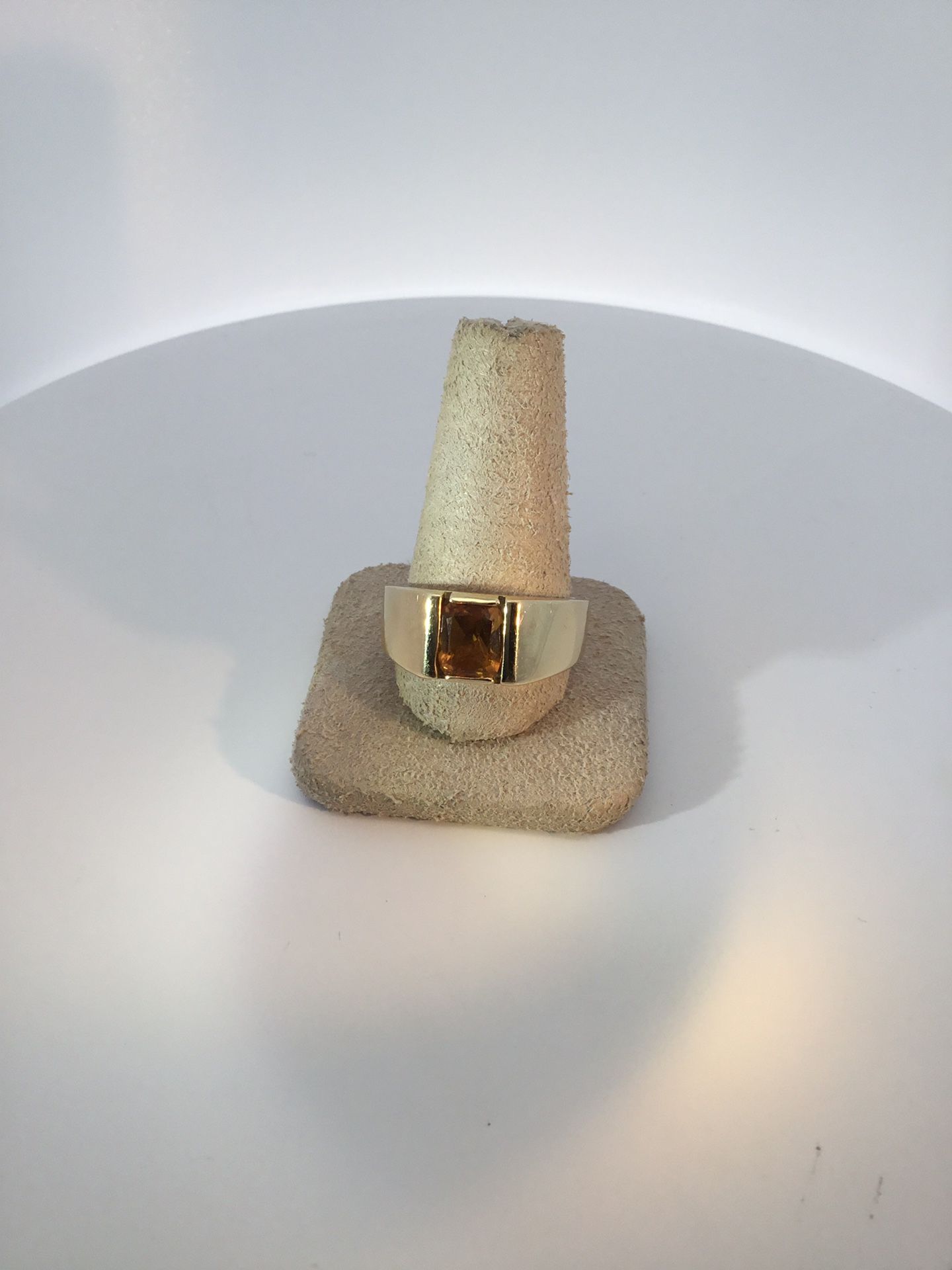 Gents Yellow 14Karat Fashion Ring With One Cushion Citrine