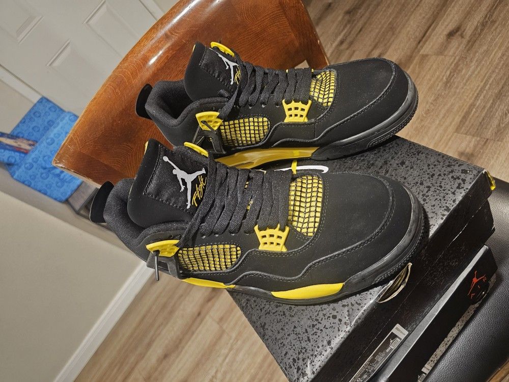 Jordan 4s Retro