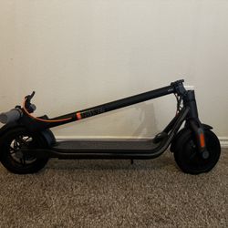 Segway - F30 Electric Kick Scooter w/ 18.6mi Max Operating Range & 15.5mph Max Speed - Gray