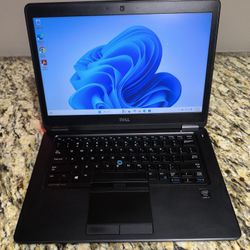 Dell laptop - i7, SSD, backlit keyboard, Win 11 Pro restored